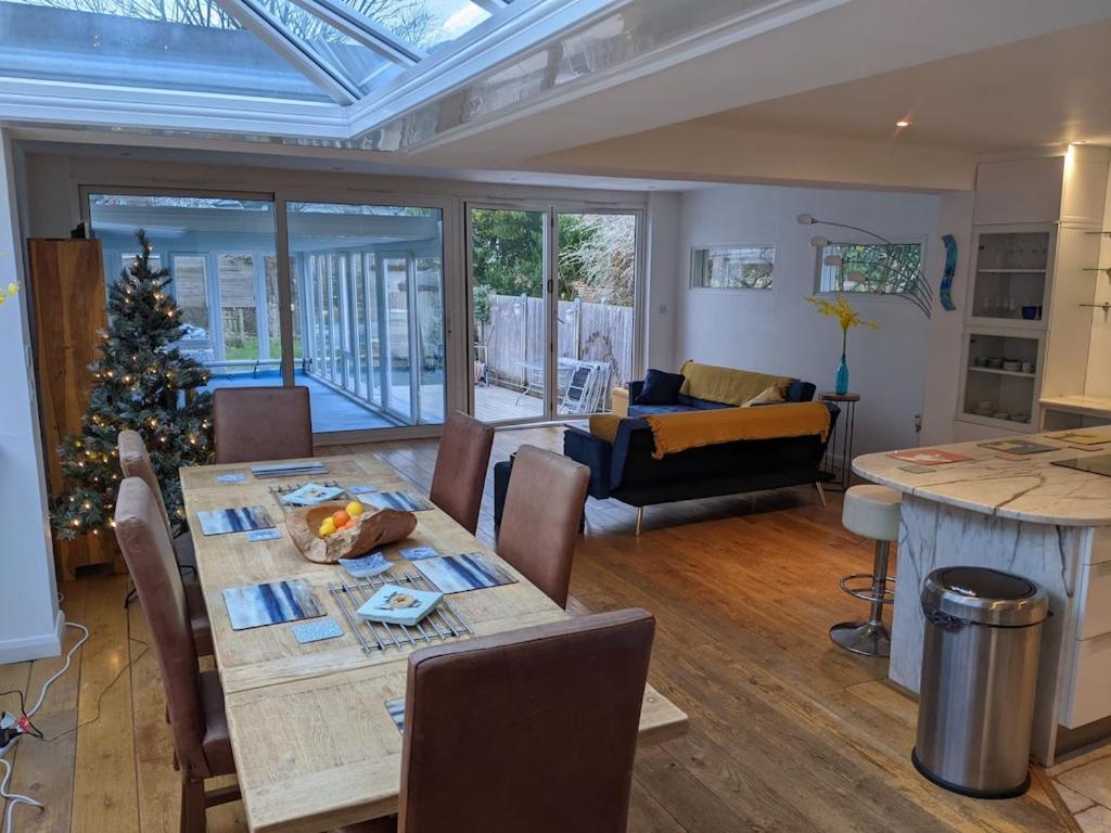 River House With Heated Pool June To Sep & Garden Twickenham Bagian luar foto