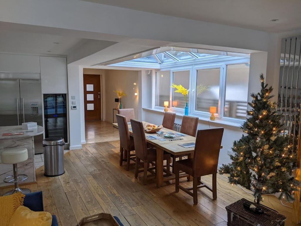 River House With Heated Pool June To Sep & Garden Twickenham Bagian luar foto