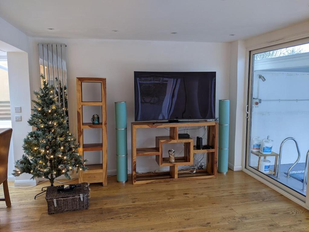 River House With Heated Pool June To Sep & Garden Twickenham Bagian luar foto
