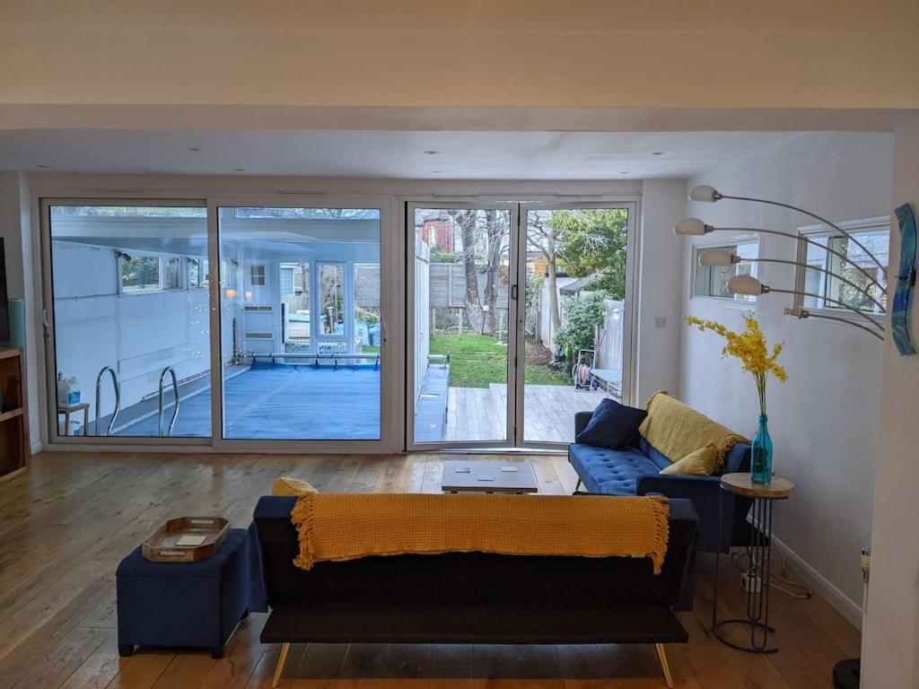 River House With Heated Pool June To Sep & Garden Twickenham Bagian luar foto